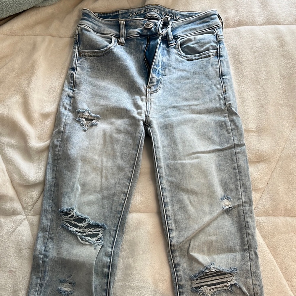American Eagle light wash skinny jeans